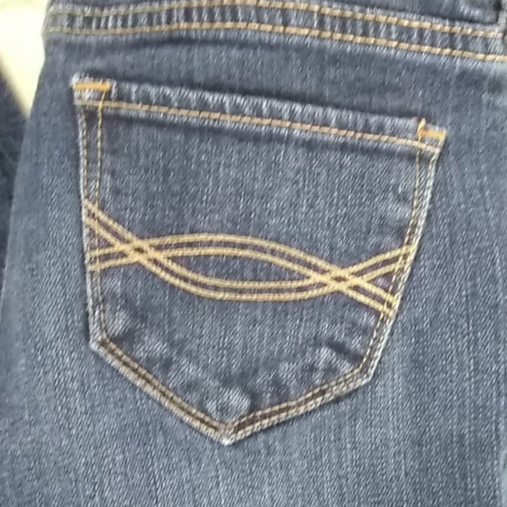 Abercrombie cute stretch jeans. - Picture 2 of 13